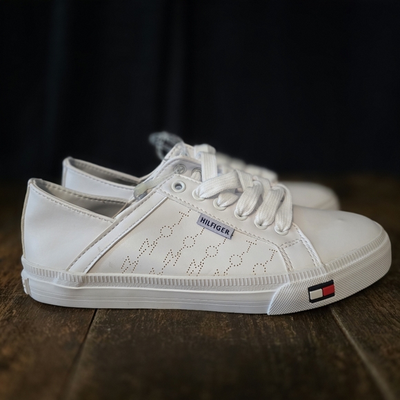Tommy Hilfiger Other - Tommy Hilfiger White Casual Sneaker Shoes New Without Box Girls Sz 5 Retro Y2K